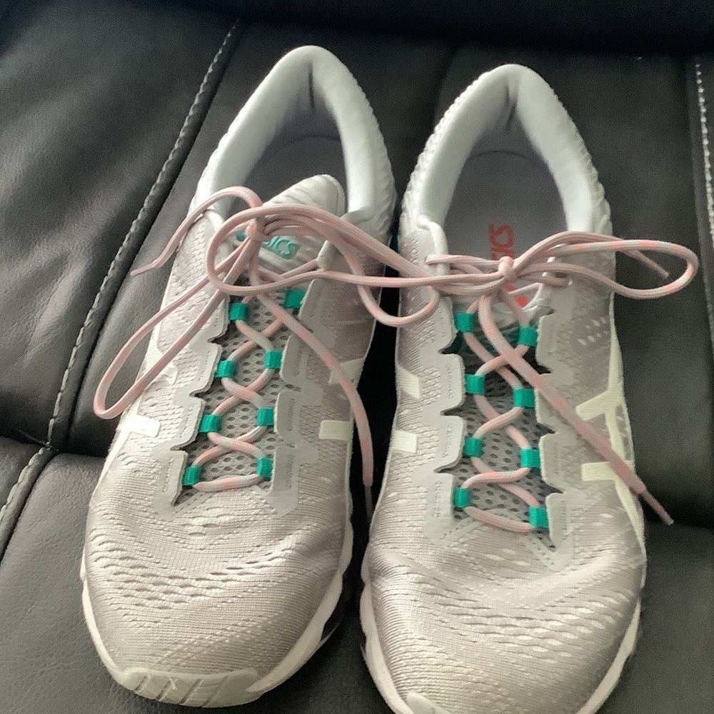 ASICS Women's Light Gray Athletic Shoes